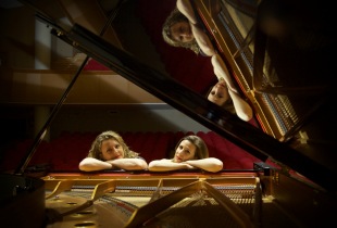 3.-Detrás-del-piano